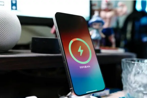 内丘苹果15换屏服务分享用什么充电器给iPhone15充电更好 